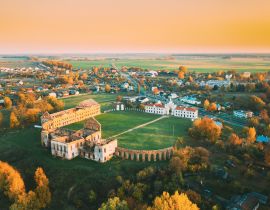 Lais Puzzle - Ruzhany, Region Brest, Weißrussland. Cityscape Skyline im Herbst sonnigen Abend. Vogelperspektive Blick auf Ruzhany Palace. Berühmte Popular Historic Landmark - 40, 100, 200, 500, 1.000 & 2.000 Teile