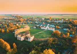 Lais Puzzle - Ruzhany, Region Brest, Weißrussland. Cityscape Skyline im Herbst sonnigen Abend. Vogelperspektive Blick auf Ruzhany Palace. Berühmte Popular Historic Landmark - 1.000 Teile