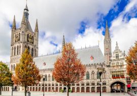 Lais Puzzle - Blick auf das historische Lakenhal-Gebäude in Ypern - Belgien - 1.000 Teile