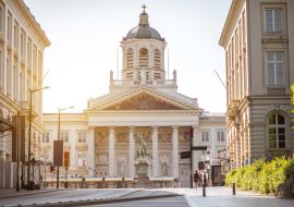 Lais Puzzle - Morgens Blick auf die Kirche Saint-Jacob auf dem königlichen Platz in Brüssel - 1.000 Teile