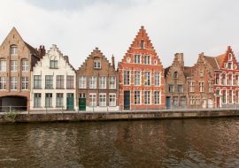 Lais Puzzle - Schöne Häuser entlang der Grachten von Brügge, Belgien. Tourismusziel in Europa - 1.000 Teile