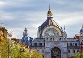 Lais Puzzle - Schöner Blick auf die Außenarchitektur des historischen Antwerpener Hauptbahnhofs in Antwerpen, Belgien - 1.000 Teile