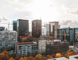 Lais Puzzle - Stadtbild der Brüsseler Innenstadt mit Geschäftshochhäusern in den späten Morgenstunden - 40, 100, 200, 500, 1.000 & 2.000 Teile