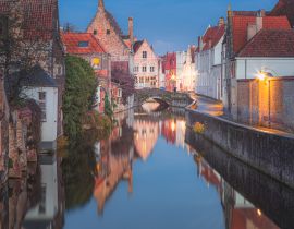 Lais Puzzle - Eine ruhige Nacht entlang einer schönen Gracht in der Altstadt von Brügge, Belgien - 40, 100, 200, 500, 1.000 & 2.000 Teile