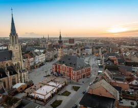 Lais Puzzle - Ein atemberaubendes Panorama über die Stadt, die Region und den Grote Markt von Sint-Truiden - 40, 100, 200, 500, 1.000 & 2.000 Teile