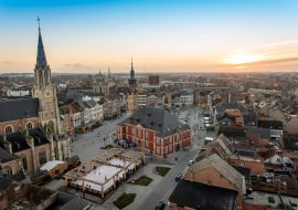 Lais Puzzle - Ein atemberaubendes Panorama über die Stadt, die Region und den Grote Markt von Sint-Truiden - 1.000 Teile