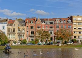 Lais Puzzle - Häuserreihe im eklektischen Jugendstil am Ufer der Ixelles-Seen, Brüssel, Belgien - 1.000 Teile