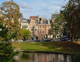 Lais Puzzle - Gebäude im eklektischen Jugendstil am Ufer der Ixelles-Seen, Brüssel, Belgien - 40, 100, 200, 500, 1.000 & 2.000 Teile