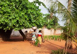 Lais Puzzle - Donne in einem Dorf in Benin, Afrika - 1.000 Teile