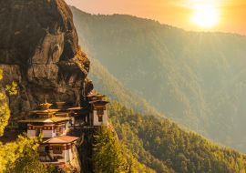 Lais Puzzle - Sonnenuntergang am Tigernest-Tempel oder Taktsang-Palphug-Kloster (Bhutan) - 1.000 Teile