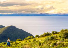 Lais Puzzle - Blick auf eine indigene Frau auf der Isla de Sol am Titicacasee in Bolivien - 1.000 Teile