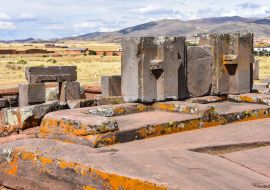 Lais Puzzle - Aufwändige megalithische Steinmetzarbeiten in Puma Punku, Teil des archäologischen Komplexes von Tiwanaku, einer UNESCO-Welterbestätte in der Nähe von La Paz, Bolivien - 1.000 Teile