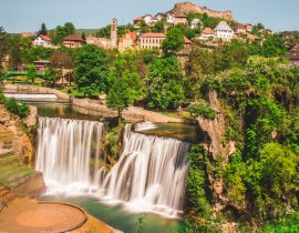 Lais Puzzle - Panoramablick auf Jajce, die alte Stadt in Bosnien und Herzegowina mit ihrem schönen Wasserfall - 40, 100, 200, 500, 1.000 & 2.000 Teile