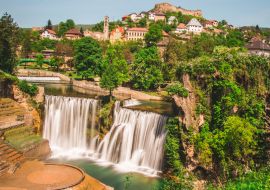 Lais Puzzle - Panoramablick auf Jajce, die alte Stadt in Bosnien und Herzegowina mit ihrem schönen Wasserfall - 1.000 Teile