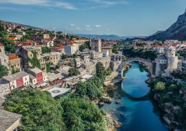 Lais Puzzle - Blick auf die Alte Brücke, rekonstruierte osmanische Brücke aus dem 16. Jahrhundert, Hauptattraktion der Altstadt von Mostar, Bosnien und Herzegowina - 1.000 Teile