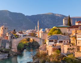 Lais Puzzle - Skyline von Mostar mit der Mostar-Brücke, Häusern und Minaretten, bei Sonnenuntergang in Bosnien und Herzegowina - 40, 100, 200, 500, 1.000 & 2.000 Teile