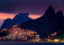 Lais Puzzle - Lichter der Favela Vidigal in Rio de Janeiro, bei Nacht, mit Bergen - 1.000 Teile