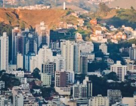 Lais Puzzle - Blick auf die Stadt Juiz de Fora, Minas Gerais, Brasilien - 40, 100, 200, 500, 1.000 & 2.000 Teile