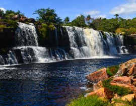 Lais Puzzle - Der Wasserfall Cachoeira Grande, gleich außerhalb des Nationalparks Serra do Cipó, Bundesstaat Minas Gerais, Brasilien - 40, 100, 200, 500, 1.000 & 2.000 Teile