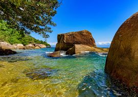 Lais Puzzle - Paradiesischer Strand mit grünem und transparentem Wasser, umgeben vom Wald in Ilha Grande, Angra dos Reis, Rio de Janeiro - 1.000 Teile