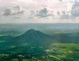 Lais Puzzle - Santo Antonio Hügel Luftaufnahme, in Santo Antônio do Leverger, Bundesstaat Mato Grosso, Brasilien - 40, 100, 200, 500, 1.000 & 2.000 Teile