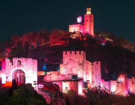 Lais Puzzle - Nachtfoto der Hauptstadt des Zweiten Bulgarischen Reiches, der mittelalterlichen Festung Tsarevets, Veliko Tarnovo, Bulgarien - 40, 100, 200, 500, 1.000 & 2.000 Teile