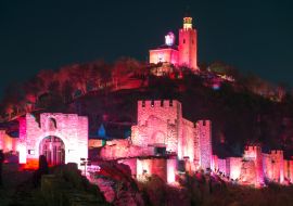 Lais Puzzle - Nachtfoto der Hauptstadt des Zweiten Bulgarischen Reiches, der mittelalterlichen Festung Tsarevets, Veliko Tarnovo, Bulgarien - 1.000 Teile