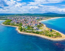 Lais Puzzle - Luftaufnahme der bulgarischen Küstenstadt Primorsko - 40, 100, 200, 500, 1.000 & 2.000 Teile