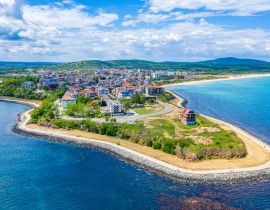 Lais Puzzle - Luftaufnahme der bulgarischen Küstenstadt Primorsko - 40, 100, 200, 500, 1.000 & 2.000 Teile