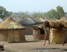 Lais Puzzle - Dorf, Häuser aus Erde und Gras, Burkina Faso, Afrika - 40, 100, 200, 500, 1.000 & 2.000 Teile