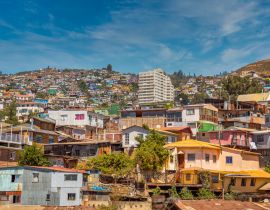 Lais Puzzle - El Barrio de Valparaíso. Belichtung des farbenfrohen und steilen Stadtviertels von Valparaiso, Chile - 40, 100, 200, 500, 1.000 & 2.000 Teile