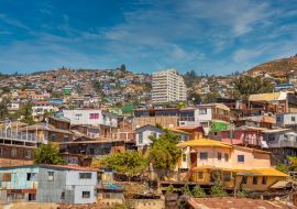 Lais Puzzle - El Barrio de Valparaíso. Belichtung des farbenfrohen und steilen Stadtviertels von Valparaiso, Chile - 1.000 Teile