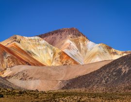 Lais Puzzle - Landschaft mit dem farbenprächtigen Vulkan Cerro Cosapilla unter blauem Himmel im Norden von Chile - 40, 100, 200, 500, 1.000 & 2.000 Teile