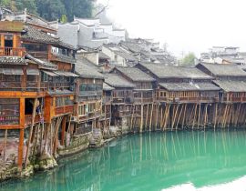 Lais Puzzle - Die antike Stadt Fenghuang, eine der berühmtesten antiken Städte in Hunan, China - 40, 100, 200, 500, 1.000 & 2.000 Teile