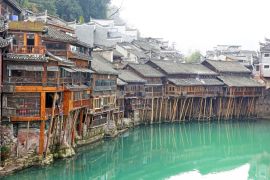 Lais Puzzle - Die antike Stadt Fenghuang, eine der berühmtesten antiken Städte in Hunan, China - 2.000 Teile