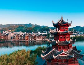 Lais Puzzle - Abenddämmerung in der alten Stadt Zhenyuan, Provinz Guizhou, China - 40, 100, 200, 500, 1.000 & 2.000 Teile