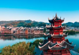 Lais Puzzle - Abenddämmerung in der alten Stadt Zhenyuan, Provinz Guizhou, China - 1.000 Teile