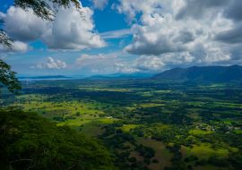 Lais Puzzle - Wunderschöne Luftaufnahme von Costa Ricas Bergen im Barra Honda National Park - 1.000 Teile