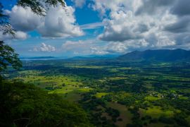 Lais Puzzle - Wunderschöne Luftaufnahme von Costa Ricas Bergen im Barra Honda National Park - 2.000 Teile