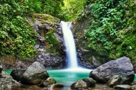 Lais Puzzle - Wunderschöner Wasserfall in Costa Rica Uvita mit Langzeitbelichtung - 2.000 Teile