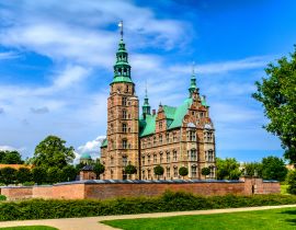 Lais Puzzle - Dänemark - Region Seeland - Kopenhagen Stadtzentrum - Panoramablick auf das königliche Schloss Rosenborg im Königlichen Garten Kondens Have Park - 40, 100, 200, 500, 1.000 & 2.000 Teile