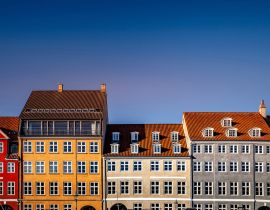 Lais Puzzle - Schöne historische Häuser vor blauem Himmel an einem sonnigen Tag, Kopenhagen, Dänemark - 40, 100, 200, 500, 1.000 & 2.000 Teile