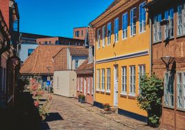 Lais Puzzle - Schöne Straßen in der Altstadt. Odense, Dänemark - 1.000 Teile