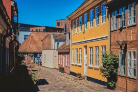 Lais Puzzle - Schöne Straßen in der Altstadt. Odense, Dänemark - 2.000 Teile