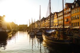 Lais Puzzle - Schiffe bei Sonnenuntergang. Malerische Architektur in der Altstadt von Kopenhagen, Dänemark - 2.000 Teile