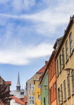 Lais Puzzle - Bunte Fassaden von alten Häusern in Haderslev, Dänemark - 1.000 Teile