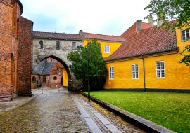 Lais Puzzle - Roskilde, Dänemark Das Gelände der Kathedrale von Roskilde und Grabstätte der dänischen Könige - 1.000 Teile