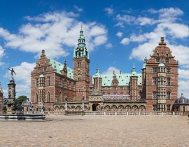 Lais Puzzle - Panoramablick auf das Schloss Frederiksborg in Hillerod an einem schönen Sommertag - 40, 100, 200, 500, 1.000 & 2.000 Teile