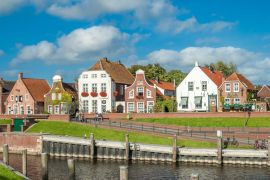 Lais Puzzle - Historische Häuserfassaden in der Sielstraße im Fischereihafen von Greetsiel, Niedersachsen, Deutschland - 2.000 Teile
