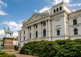 Lais Puzzle - Reiterstatue am Rathaus Hamburg Altona - 100, 200, 500, 1.000 & 2.000 Teile